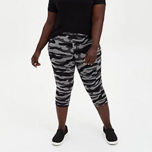 Torrid Pedal Pusher Premium Legging - Black & Grey Camo